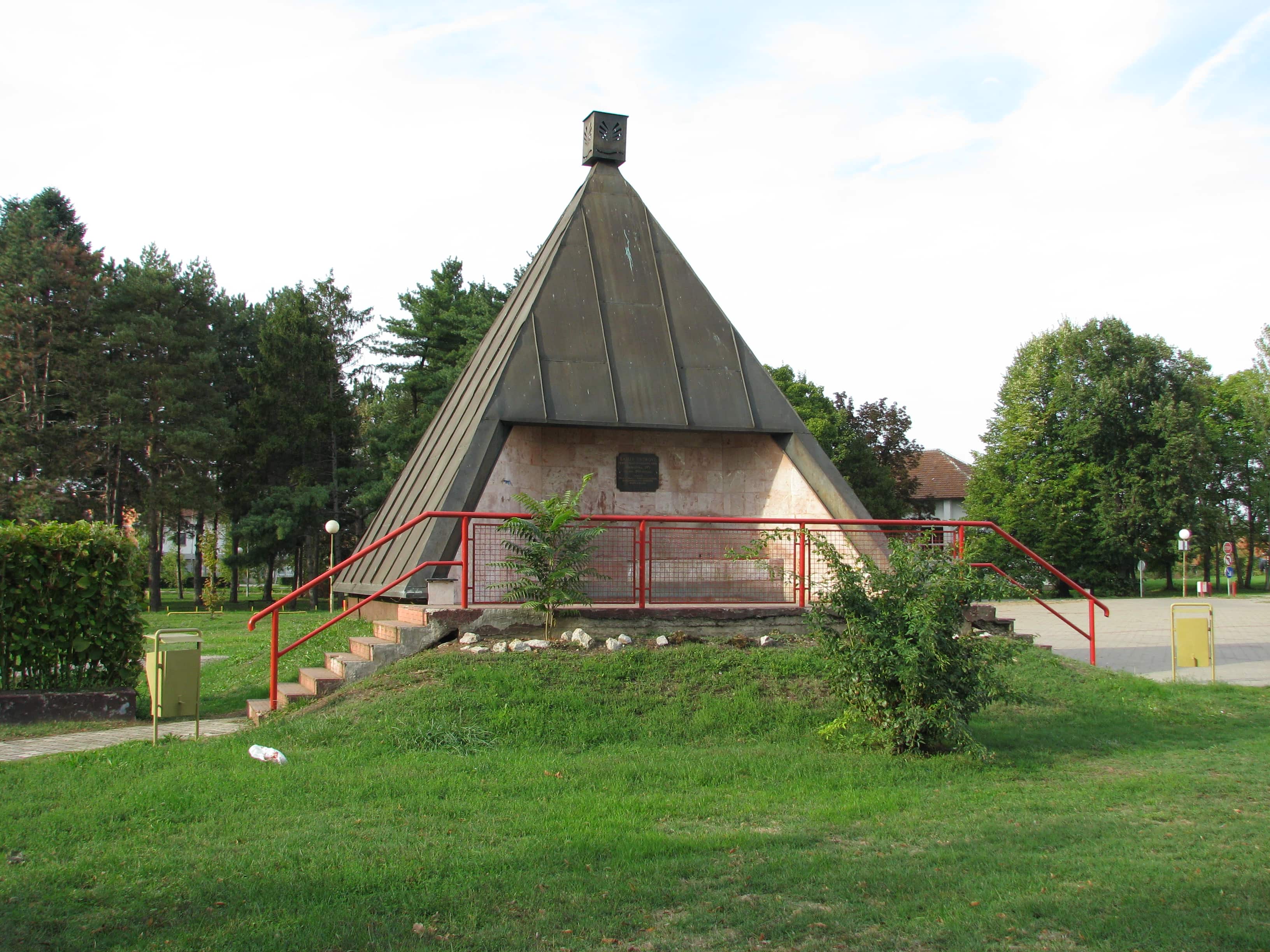 Dvorovi